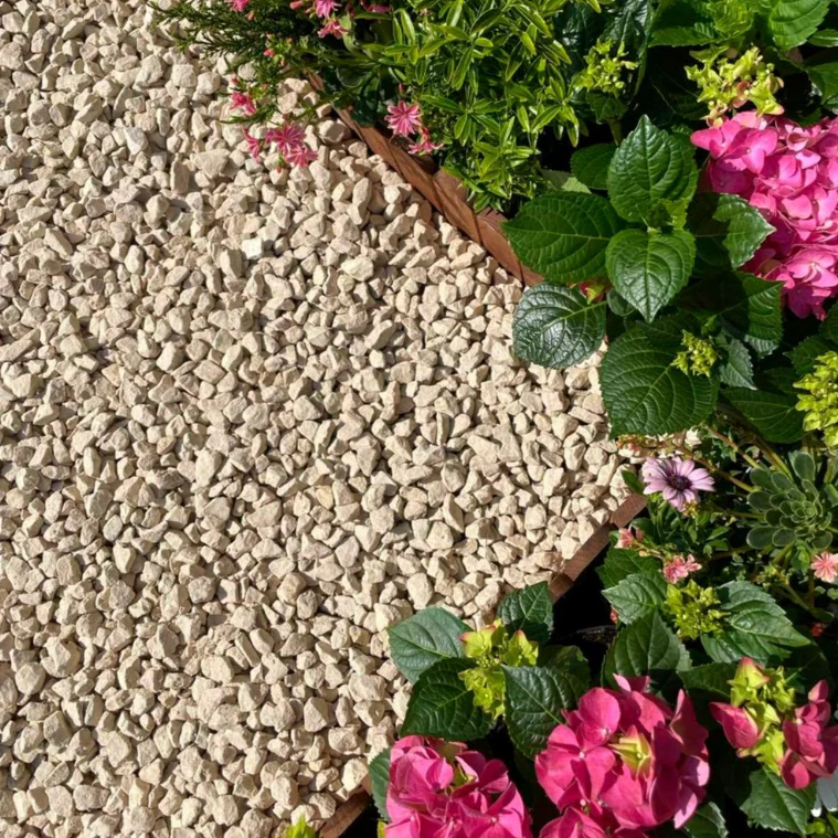 Cotswold Cream Chippings Decorative Gravel Bulk Bag 20mm - Image 2