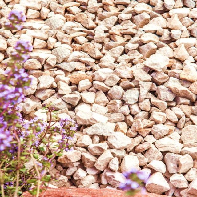 Cream Limestone Chippings 20mm - 800kg Bulk Bag