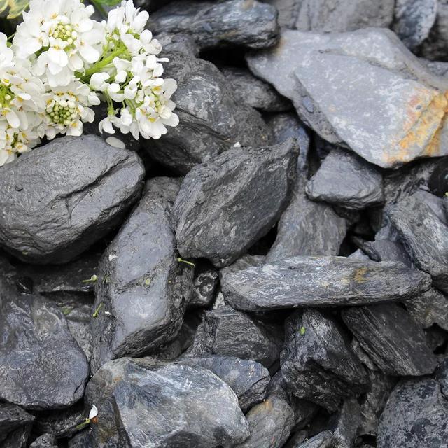 Dark Slate Chippings 40mm - 800kg Bulk Bag