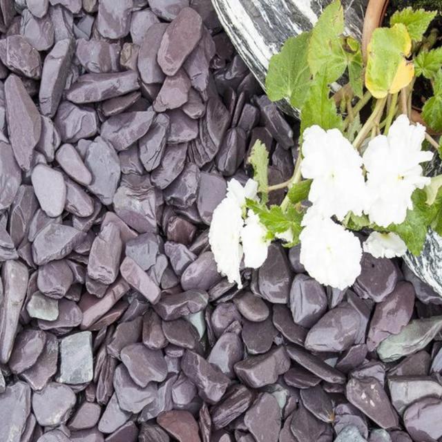 Midnight Blue Slate Chippings 40mm 25/50 20kg Bags