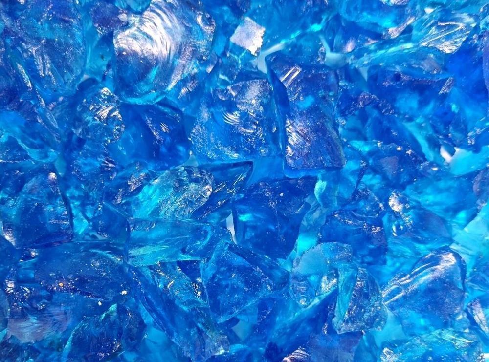 Ocean Blue Tumbled Glass Chippings 10-20mm - Image 2